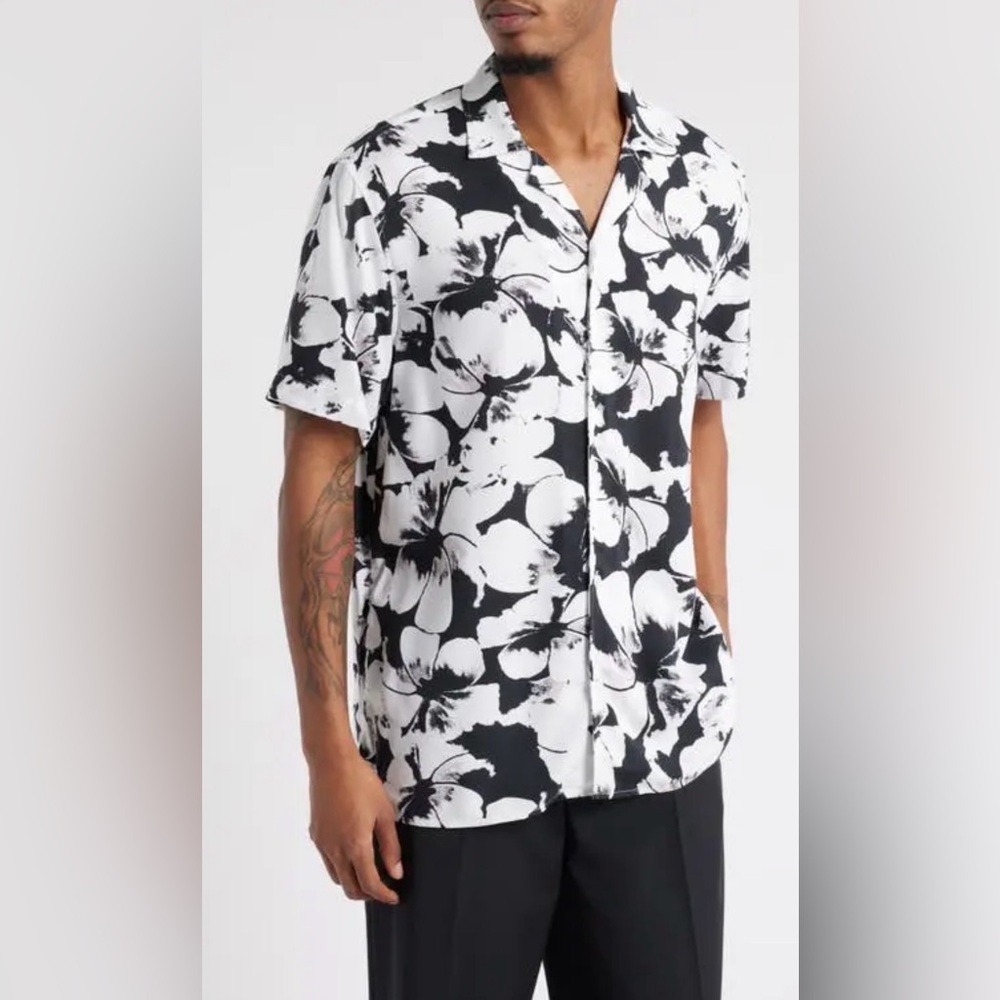 Open Edit Men’s floral camp shirt in white exposed floral XL